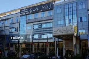 بابا طاهر